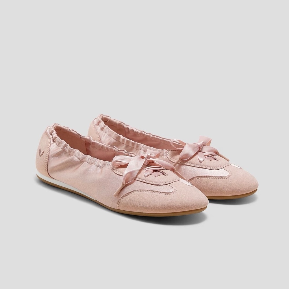 Ivivva round toe sneakerina yanka Light Pink  Flats size 9.5